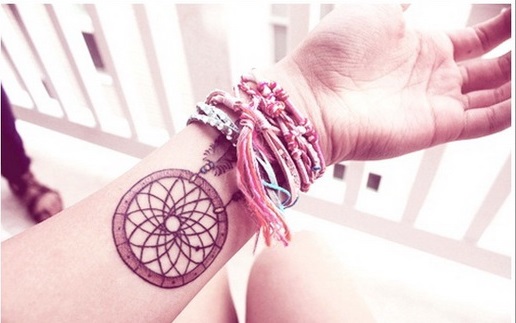 Hình xăm Dreamcatcher tại cổ tay kín đáo và mới lạ hinh-xam-dreamcatcher-5