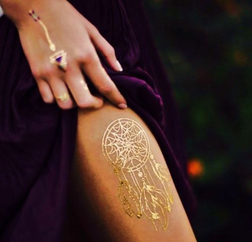 Những màu sắc hình xăm khác lạ bạn sẽ có thể sở hữu những thù mới lạ độc đáo vô cùng hinh-xam-dreamcatcher-8