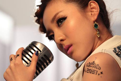 Có nên xóa xăm bằng cách xăm chồng phủ màu da hay không?