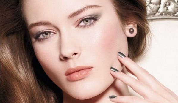 Sau khi xóa xăm lông mày có mọc lại không?