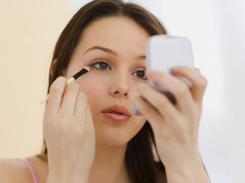 Mẹo trang điểm giấu hình xăm