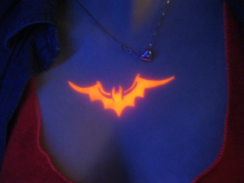 Vẻ đẹp ngỡ ngàng từ những hình xăm mực trắng